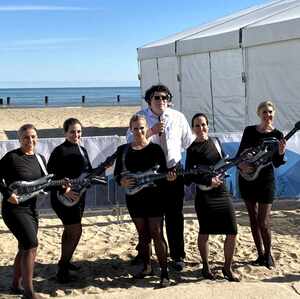 Claus and the Elfen Gals (10:30 Wave)